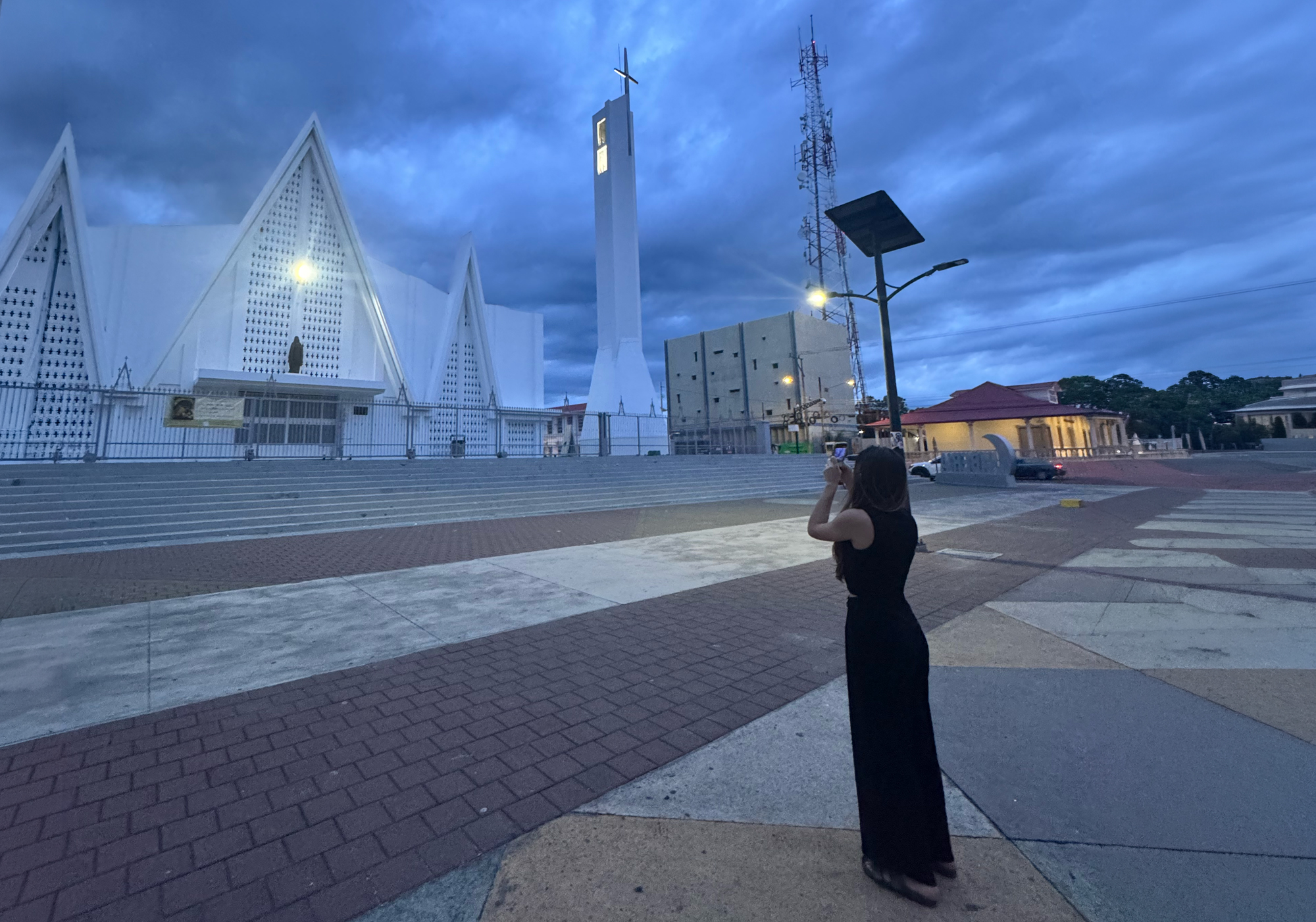 Catedral de Liberia al atardecer, cerca de Casa Buda